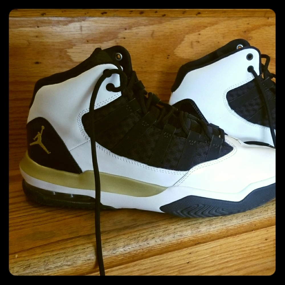 Jordan Max Aura Basketball Sneakers